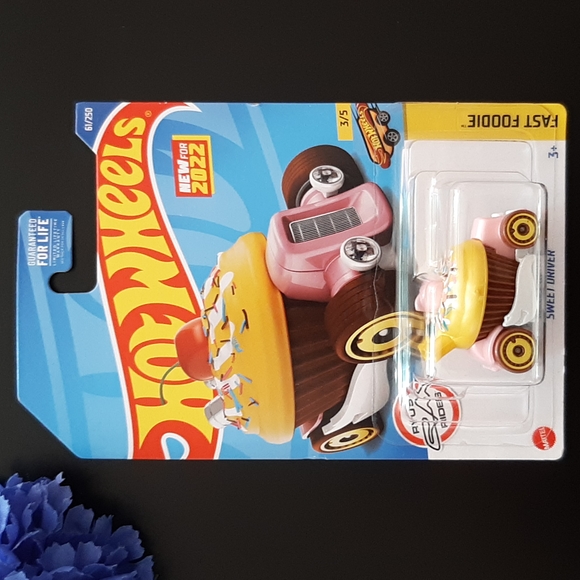 Hot Wheels Sweet Driver 2022 Fast Foodie Cupcake Car Cake Toppers - Picture 1 of 9